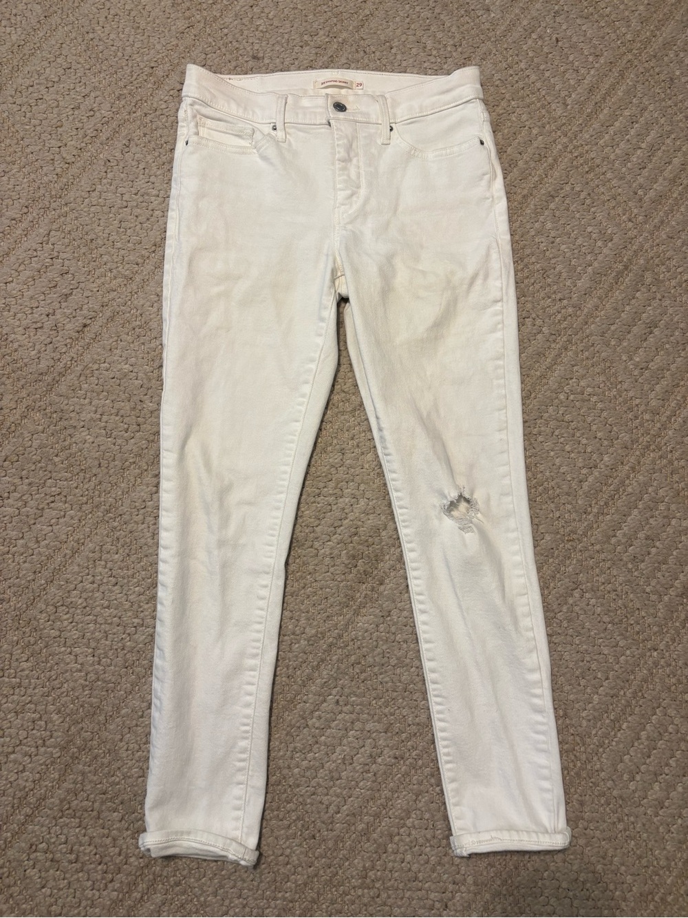 Levi's White Skinny Jeans with Knee Rip
